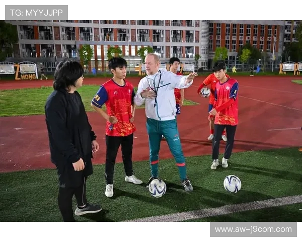 瑶海区足球教练以青训为核心推动校园体育全面发展